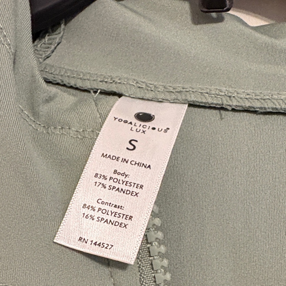 Yogalicious Women's Jacket in Sage Green.Brand New With Tags. - Picture 2 of 4